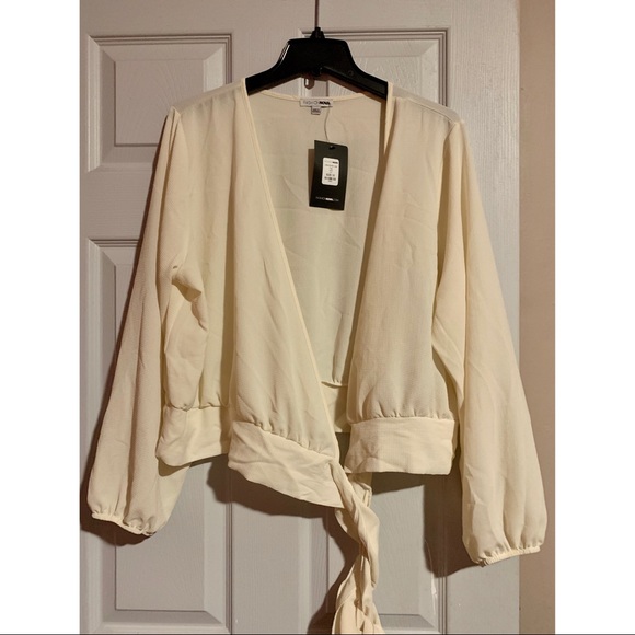 Fashionnova Wrap Top - Picture 4 of 6